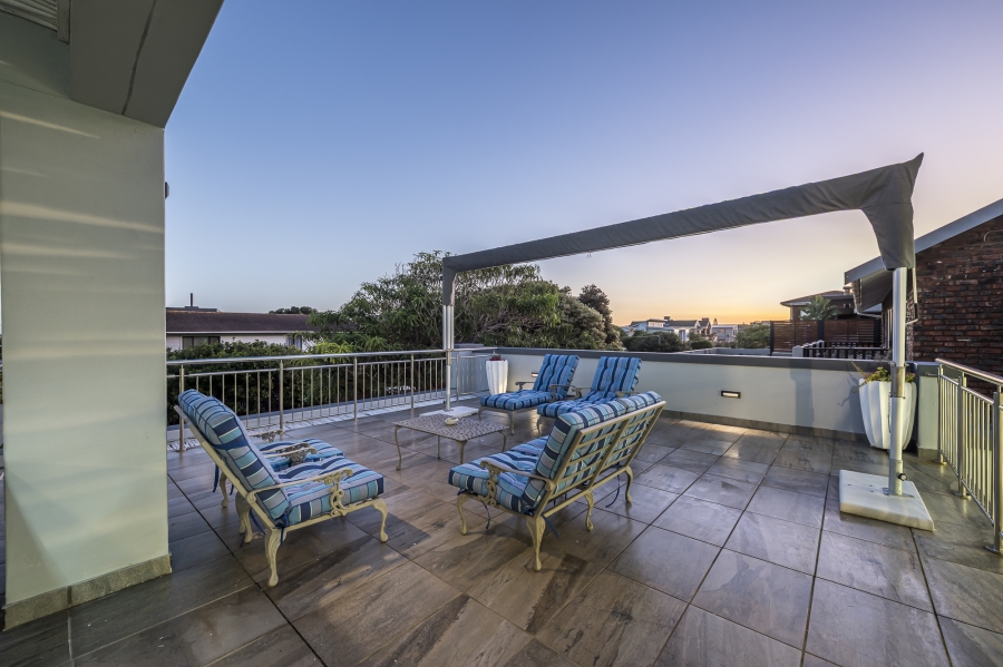 5 Bedroom Property for Sale in Glentana Western Cape